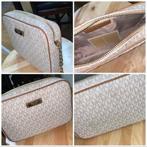 Micheal Kors Crossbody